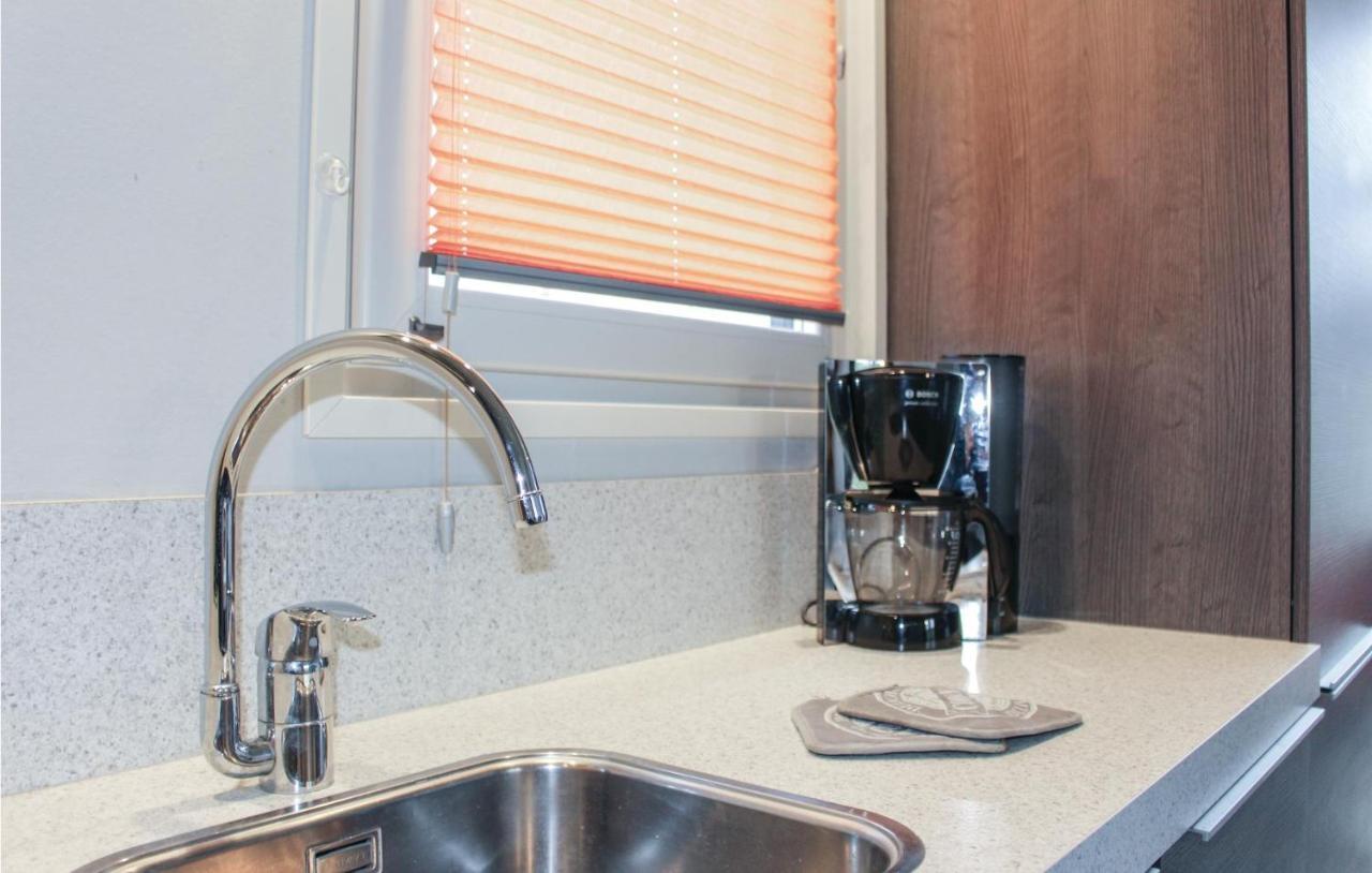 2 Bedroom Awesome Home In Sint-Annaland Luaran gambar